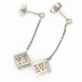 キューブピアス