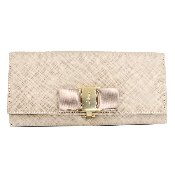 フェラガモ ヴァラ長財布