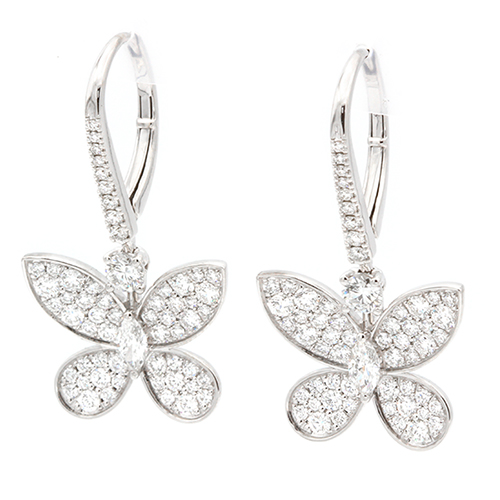 バタフライパヴェピアス