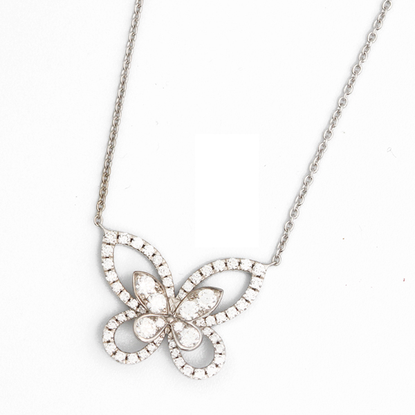 バタフライシルエットダイヤネックレス